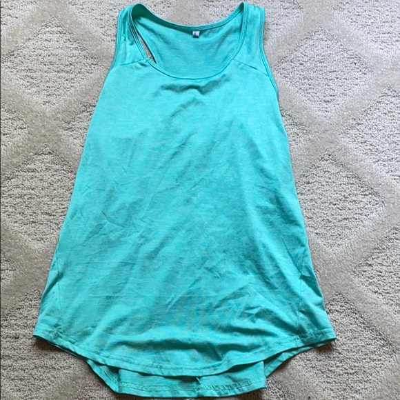 Women’s workout tank - Picture 3 of 4